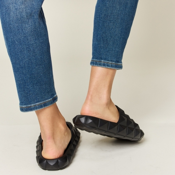 WILD DIVA Pyramid Stud Toe Band Footbed Sandals - Picture 4 of 5